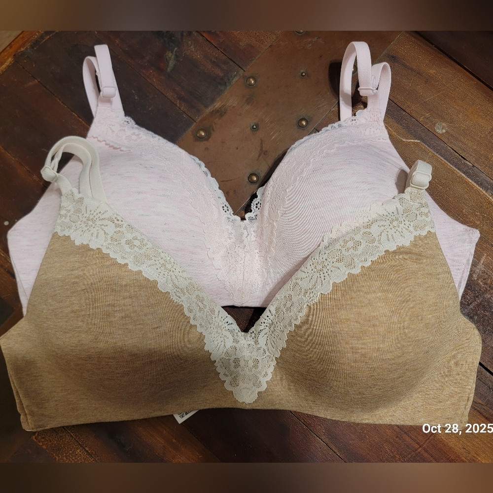 Brand New Wireless Victorias Secret Pink Bras